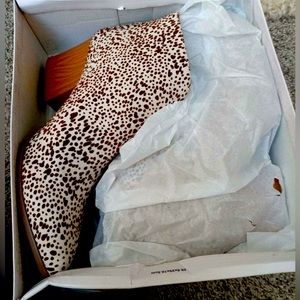 NWT Qupid leopard suede booties